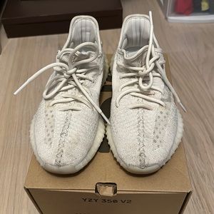 YEEZY BOOST 350 in box